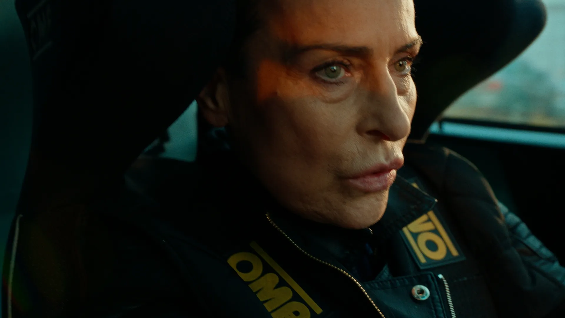 Matylda – zbliżenie twarzy w samochodzie